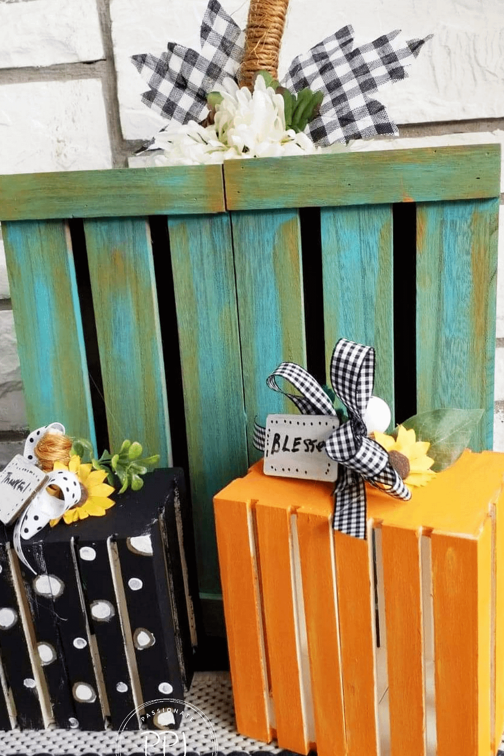 make wood crate pumpkin using paint and hot glue. decorate and enjoy