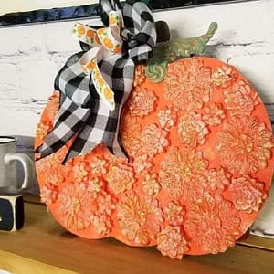 DIY punkin using gorilla glue sticks and molds, perfect added toch for home decor