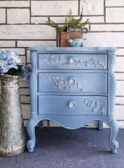 trash to treasure:how to whitewash furniture using Dixie Belle Paint products